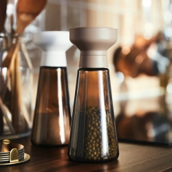 آسیاب ادویه، شیشه‌ای/قهوه‌ای، 19 سانتی‌مترHALVTOM